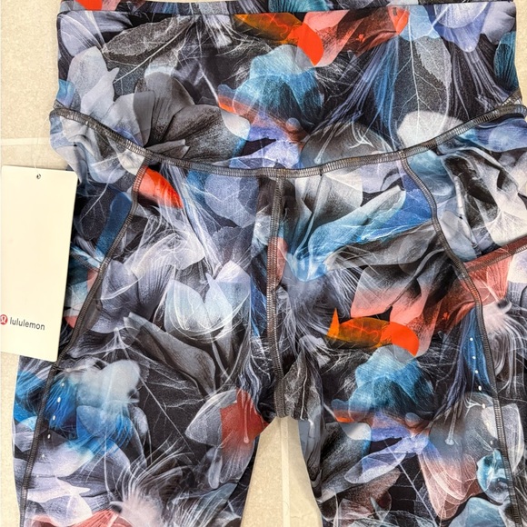 Lululemon Fast and Free High-Rise Tight 25" in Luminescent Floral Multi Size 6 - Picture 10 of 10